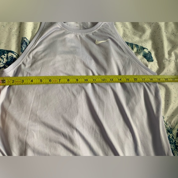 EUC Nike Dri-FIT workout tank top size large - Picture 3 of 3